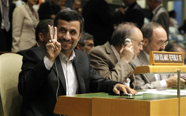 Tổng thống Iran Mahmoud Ahmadinejad tại cuộc họp Đại hội đồng Liên Hợp Quốc. Tổng thống Iran Mahmoud Ahmadinejad tại cuộc họp Đại hội đồng Liên Hợp Quốc.