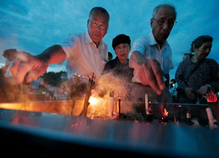 Những người đã già này có thể là nhân chứng một thời của vụ ném bom nguyên tử xuống Hiroshima. Những người đã già này có thể là nhân chứng một thời của vụ ném bom nguyên tử xuống Hiroshima.