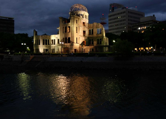 Một góc nhìn toàn cảnh về Khu tưởng niệm Hòa bình Hiroshima. Một góc nhìn toàn cảnh về Khu tưởng niệm Hòa bình Hiroshima.