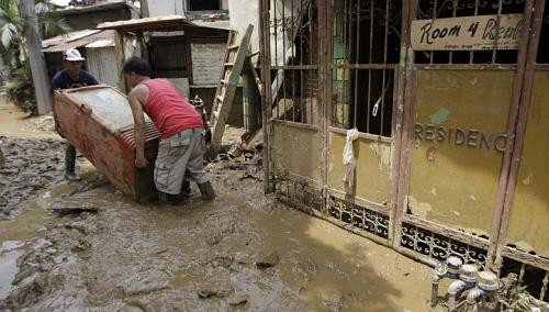 Số người chết do lũ lụt đã tăng từ con số 85 lên 92. Số người chết do lũ lụt đã tăng từ con số 85 lên 92.