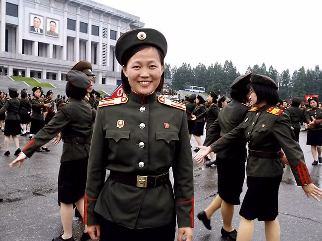 Kim Jong Gum, một học viên 19 tuổi của trường cách mạng Kang Pan Sok cho hay: "Tôi rất vui vì mong muốn ấp ủ đã lâu của chúng tôi trở thành hiện thực. Ngày 18/7 sẽ được ghi nhớ trong trái tim của chúng tôi như một ngày có ý nghĩa và tốt lành."