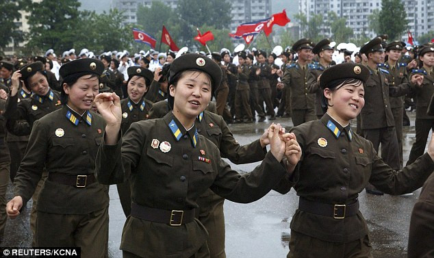 Ông Kim Jong-un trở thành Nguyên soái chỉ vài ngày sau khi nguyên Tổng tham mưu trưởng Ri Yong-ho bị miễn nhiệm mọi chức vụ - một động thái mà truyền thông phương Tây cho rằng nhằm tăng cường sự lãnh đạo của ông Kim Jong-un đối với quân đội. Ông Kim Jong-un trở thành Nguyên soái chỉ vài ngày sau khi nguyên Tổng tham mưu trưởng Ri Yong-ho bị miễn nhiệm mọi chức vụ - một động thái mà truyền thông phương Tây cho rằng nhằm tăng cường sự lãnh đạo của ông Kim Jong-un đối với quân đội.