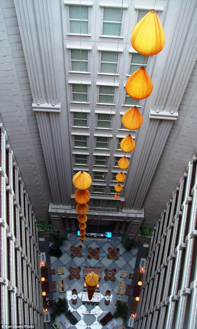 Kiến trúc của khách sạn Renaissance, Thành phố Hồ Chí Minh, Việt Nam với các yếu tố truyền thống.