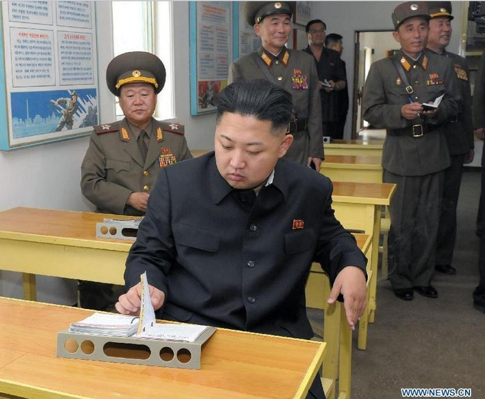 Chuyến thăm của ông Kim Jong-un diễn ra trước khi Mỹ-Hàn bắt đầu cuộc tập trận quân sự chung dự kiến được tổ chức từ ngày 20/8-31/8. Triều Tiên lo ngại hành động của Mỹ-Hàn là để chuẩn bị một cuộc xâm lược. Nhưng Seoul và Washington đã khẳng định, cuộc diễn tập với khoảng 56.000 binh lính Hàn Quốc và khoảng 30.000 lính Mỹ chỉ nhằm mục đích phòng thủ. Chuyến thăm của ông Kim Jong-un diễn ra trước khi Mỹ-Hàn bắt đầu cuộc tập trận quân sự chung dự kiến được tổ chức từ ngày 20/8-31/8. Triều Tiên lo ngại hành động của Mỹ-Hàn là để chuẩn bị một cuộc xâm lược. Nhưng Seoul và Washington đã khẳng định, cuộc diễn tập với khoảng 56.000 binh lính Hàn Quốc và khoảng 30.000 lính Mỹ chỉ nhằm mục đích phòng thủ.