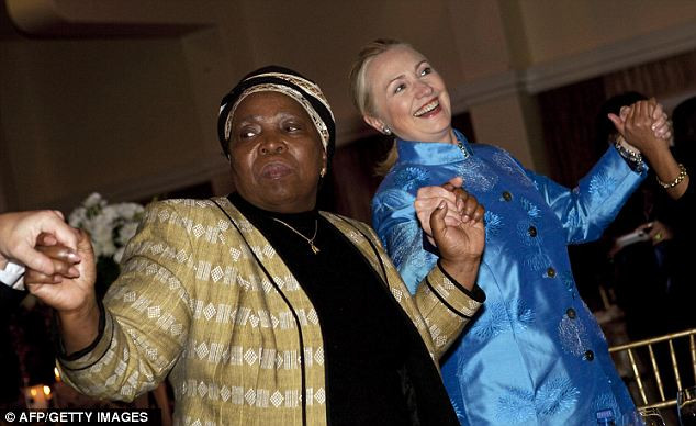 Ngoại trưởng Mỹ cười rạng rỡ.