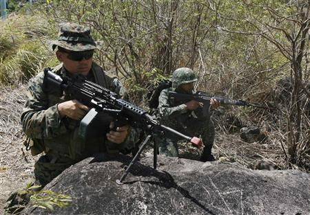 Lính Mỹ và Philippines tham gia tập trận ở Ternate, thành phố Cavite, phía nam Manila ngày 19/4. Lính Mỹ và Philippines tham gia tập trận ở Ternate, thành phố Cavite, phía nam Manila ngày 19/4.