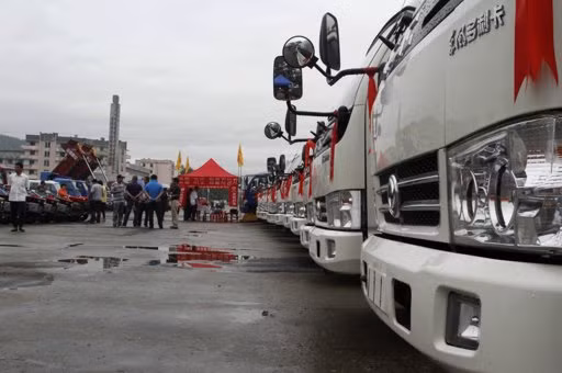 Các loại xe ô tô được trưng bày tại hội chợ quốc tế diễn ra ở Rason.