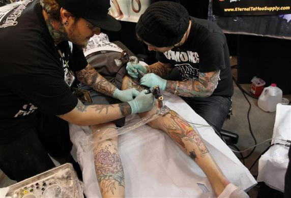 Hoặc xăm toàn bộ cơ thể từ đầu đến chân.