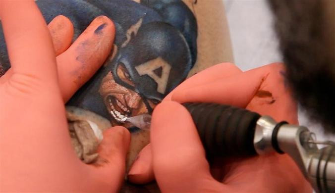 Người nghệ sĩ xăm hình phải thận trọng trong từng chi tiết...