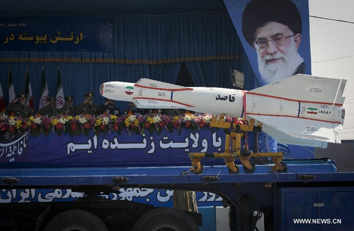 Xe quân sự chở theo tên lửa. Xe quân sự chở theo tên lửa.