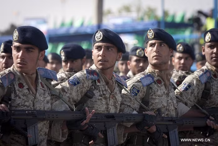 Binh sĩ Iran trong cuộc diễu binh.