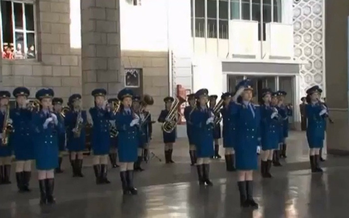 Quân nhạc chào đón các đại biểu thanh niên khá long trọng, hoành tráng. Quân nhạc chào đón các đại biểu thanh niên khá long trọng, hoành tráng.