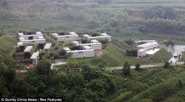 Khách sạn đặc biệt này phải mất 3 tháng để thiết kế và vận chuyển hết các thiết bị Khách sạn đặc biệt này phải mất 3 tháng để thiết kế và vận chuyển hết các thiết bị