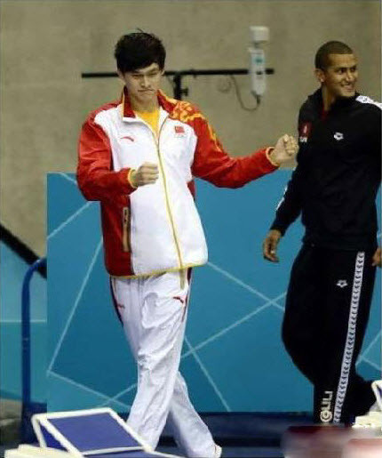 Tại Olympic London 2012, Sun Yang giành được 2 HCV ở nội dung bơi tự do 1500 m nam và bơi tự do 400 m nam, đồng thời phá kỷ lục thế giới ở cự ly bơi tự do 1500 m nam Tại Olympic London 2012, Sun Yang giành được 2 HCV ở nội dung bơi tự do 1500 m nam và bơi tự do 400 m nam, đồng thời phá kỷ lục thế giới ở cự ly bơi tự do 1500 m nam