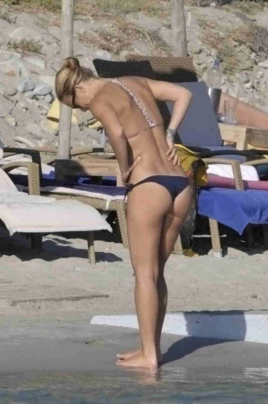 Có tin đồn Bar Refaeli đang cặp với hậu vệ Dani Alves (Barca). Có tin đồn Bar Refaeli đang cặp với hậu vệ Dani Alves (Barca).