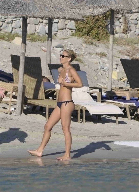 Có tin đồn Bar Refaeli đang cặp với hậu vệ Dani Alves (Barca). Có tin đồn Bar Refaeli đang cặp với hậu vệ Dani Alves (Barca).