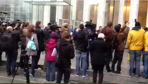 Hàng người chờ đợi mua New iPad ở New York Hàng người chờ đợi mua New iPad ở New York