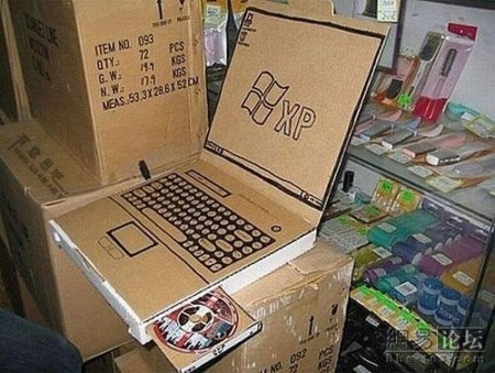 Laptop "nhái" chạy Windows XP và có ổ đĩa quang. Laptop "nhái" chạy Windows XP và có ổ đĩa quang.