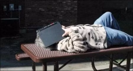 Biện pháp chống chói hiệu quả trong lúc ngủ trưa.