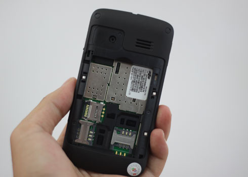 Smartphone dùng được 2 sim 2 sóng.