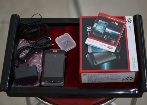 Ngoài việc hỗ trợ các kết nối 3G, Wi-Fi, Bluetooth, GPRS, Trạm phát Wi-Fi di động, cổng USB, FPT F6 cũng được trang bị thêm khe cắm thẻ nhớ MicroSD, mở rộng bộ nhớ lên tới 16G.