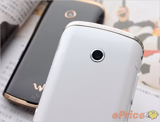 Mặt sau điện thoại có camera