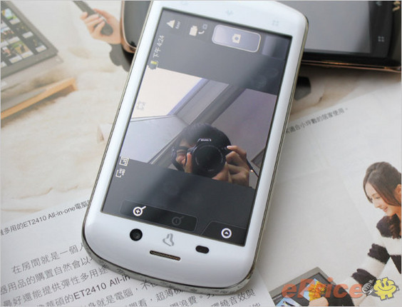 Camera trước không chỉ để gọi thoại 3G mà còn có thể chụp ảnh rất rõ nét.