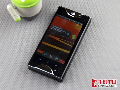 Vì máy có thiết kế hai màn hình nên khi để một màn hình thì có thiết kế màn hình hơi hẹp phía bên trái. Vì máy có thiết kế hai màn hình nên khi để một màn hình thì có thiết kế màn hình hơi hẹp phía bên trái.