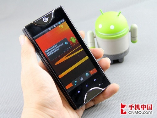 Máy có thiết kế gần giống với Sony EricssonXperia Ray Máy có thiết kế gần giống với Sony EricssonXperia Ray