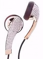 Tai nghe iDiamond ear: Được thiết kế bởi nhà kim hoàn Heyerdahl, iDiamond ear được phủ bởi một lớp vàng 18 ca-rat và 204 viên kim cương tổng cộng lên đến 1,65 ca-rat. Sản phẩm được phát hành giới hạn chỉ có 1000 cặp được bán ra. Giá bán khoảng 6.400 USD.