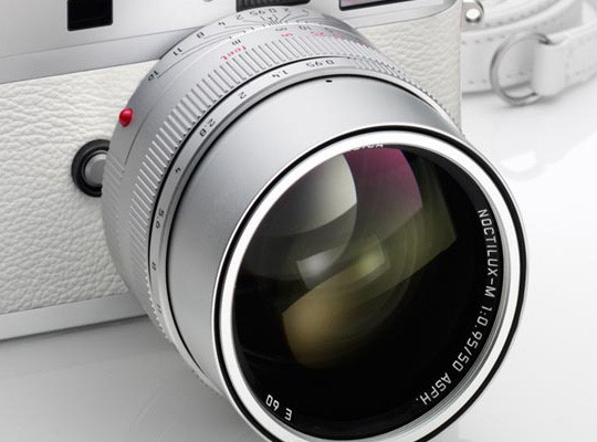 M9-P có màn trập khi chụp hầu như không gây tiếng động