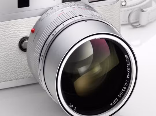 M9-P có màn trập khi chụp hầu như không gây tiếng động