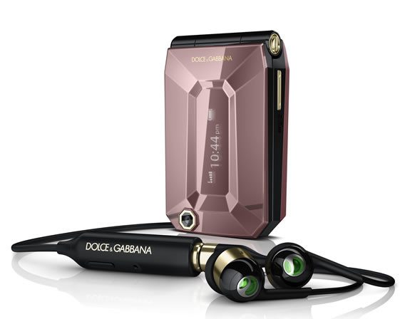 Sony Ericson Dolce & Gabbana Jalou : Để thiết kế chiếc di động này theo hình dáng mặt một viên ngọc đã được mài dũa, một thiết kế nhỏ gọn nhưng phải có hình dáng “công nghệ”, các chuyên gia của Sony Ericsson đã phai tốn nhiều công nghiên cứu các xu hướng nghệ thuật, kiến trúc và cả nghệ thuật thiết kế nội thất hiện đại.