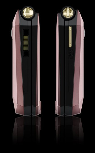 Máy có nguồn pin khủng, di động hỗ trợ trò chuyện liên tục trong khoảng 7 giờ và 350 tiếng chờ.