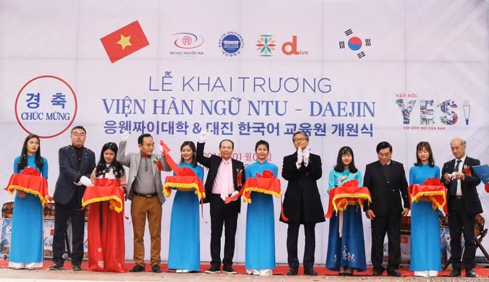 Ra mắt Viện Hàn ngữ NTU-DAEJIN tại Trường Đại học Nguyễn Trãi. ảnh: ntu.