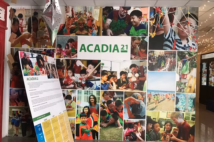 ACADIA 21 - Nơi tất cả các học sinh bước vào đều giao tiếp hoàn toàn bằng tiếng Anh. ACADIA 21 - Nơi tất cả các học sinh bước vào đều giao tiếp hoàn toàn bằng tiếng Anh.