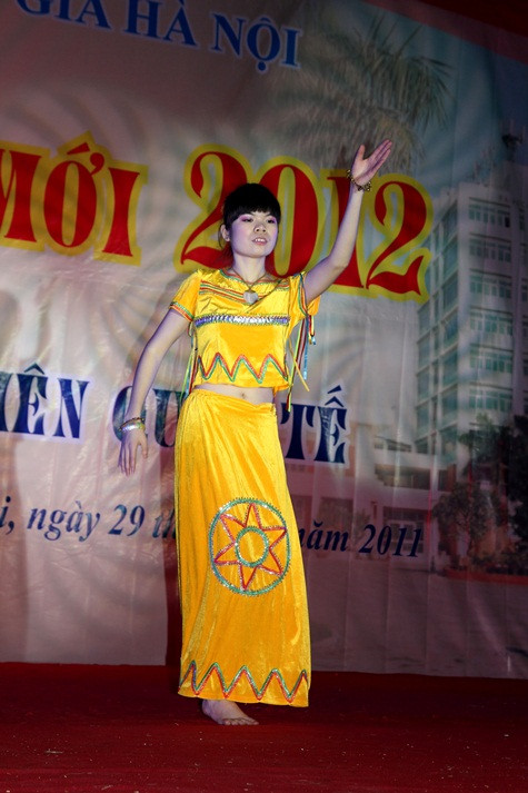 Lộ Hiểu - sinh viên Trung Quốc uyển chuyển trong từng điệu múa