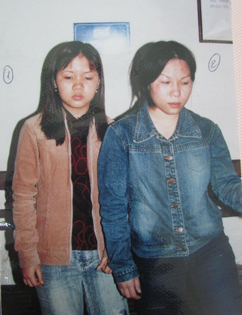 Hai đối tượng móc túi bị cơ quan công an phát hiện, bắt giữ