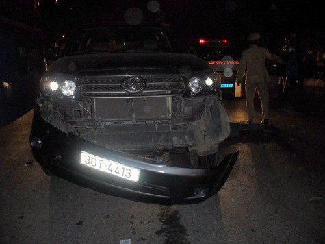 Chiếc ô tô “há miệng”. Ảnh: Ngọc Khánh