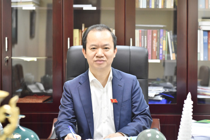 Phó Giáo sư, Tiến sĩ Bùi Hoài Sơn - Ủy viên Thường trực Ủy ban Văn hóa, Giáo dục của Quốc hội. (Ảnh: Ngọc Mai)