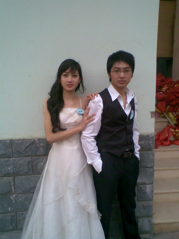 Thu Hường là người vui vẻ, hòa đồng và dễ gần Thu Hường là người vui vẻ, hòa đồng và dễ gần