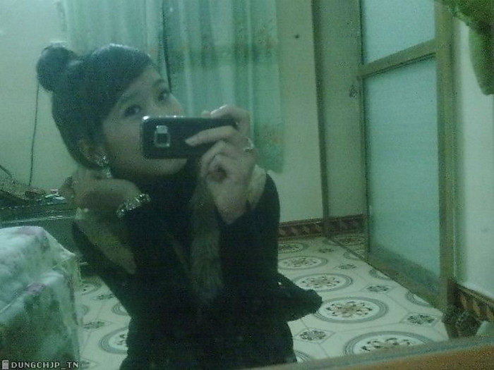 Hà Dung thích cún con, không sợ chuột và gián nhưng ngược lại rất sợ rắn và sấm