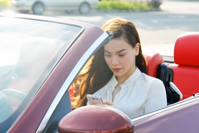 Được biết, dù thời gian chụp là buổi sáng nhưng HLV xinh đẹp của The Voice Việt vẫn có mặt từ rất sớm để cùng êkip nhanh chóng bắt tay vào công việc.