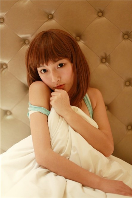 Với làn da trắng mịn màng không tì vết, một đôi mắt biết nói cùng những đường cong quyến rũ, Lưu Thi Hàm đã khiến bao fan hâm mộ nam say đắm và "mất ăn mất ngủ" khi đối diện nét đẹp rất nữ tính, rất gợi cảm của mình. Với làn da trắng mịn màng không tì vết, một đôi mắt biết nói cùng những đường cong quyến rũ, Lưu Thi Hàm đã khiến bao fan hâm mộ nam say đắm và "mất ăn mất ngủ" khi đối diện nét đẹp rất nữ tính, rất gợi cảm của mình.