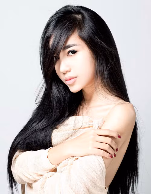 Elly không hề nhuộm tóc dù rất nhiều người khuyên bảo thi thoảng nên thay đổi hình ảnh