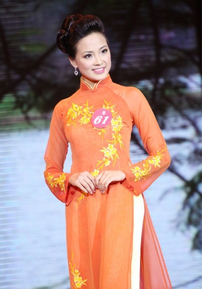 Diệu Linh may mắn sở hữu gương mặt thanh tú, và nụ cười vô cùng duyên dáng Diệu Linh may mắn sở hữu gương mặt thanh tú, và nụ cười vô cùng duyên dáng