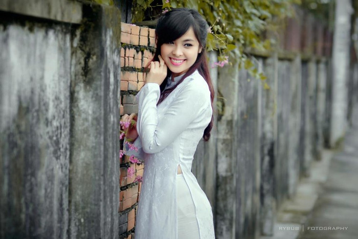 Có lẽ rất nhiều người ngỡ ngàng vì nhan sắc của Kim Phụng có nét giống Ngọc nữ của màn ảnh Việt - Tăng Thanh Hà, đặc biệt là trong trang phục áo dài gợi nhớ đến hình ảnh cô bé bán sách vỉa hè thích mặc áo dài trắng. Xem đáp án môn Vật lí - Xem đáp án môn Toán - Xem đáp án môn Hóa - Xem đáp án môn Ngoại ngữ Khối A1 Có lẽ rất nhiều người ngỡ ngàng vì nhan sắc của Kim Phụng có nét giống Ngọc nữ của màn ảnh Việt - Tăng Thanh Hà, đặc biệt là trong trang phục áo dài gợi nhớ đến hình ảnh cô bé bán sách vỉa hè thích mặc áo dài trắng. Xem đáp án môn Vật lí - Xem đáp án môn Toán - Xem đáp án môn Hóa - Xem đáp án môn Ngoại ngữ Khối A1