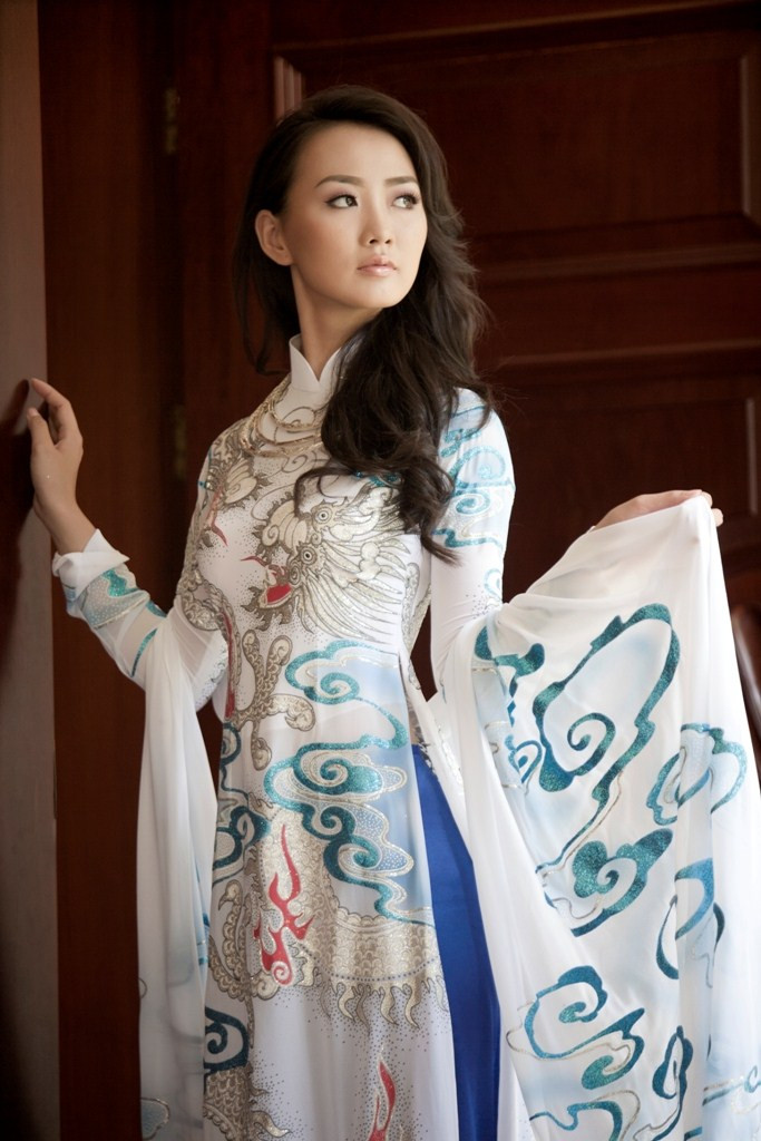 Thu Thảo dần dần khẳng định mình trên con đường nghệ thuật bằng các bước đi vững chãi như Hoa khôi thân thiện Miss Phát thanh Truyền hình 2011, Top 10 Người đẹp nhất Miss Parkson 2011