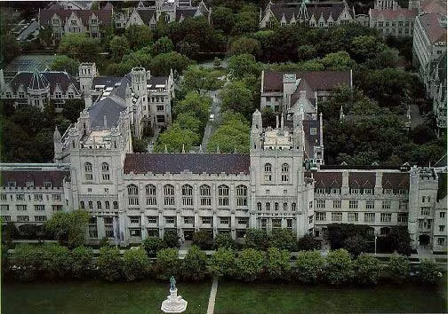 Đại học Chicago, điểm đến mơ ước của nhiều du học sinh