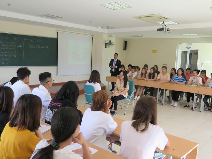 Thầy và trò Học viện Phụ nữ Việt Nam trong tiết học. Nguồn ảnh: website nhà trường HV Phụ nữ VN.jpg